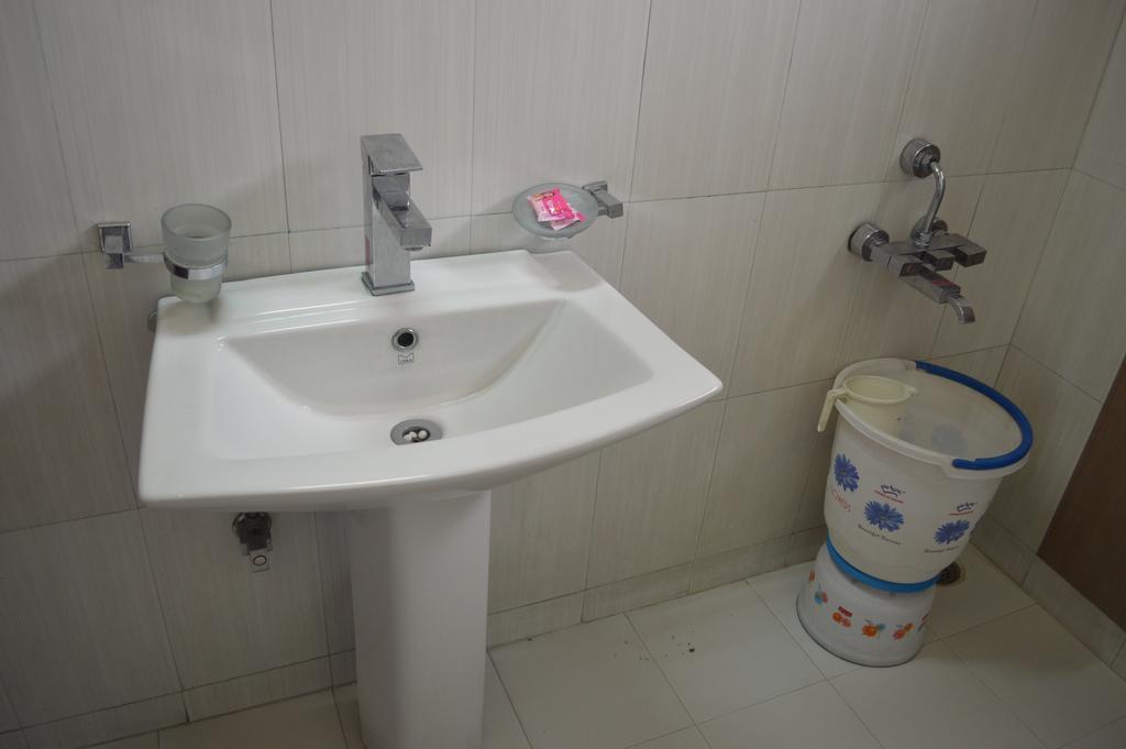 Hotel Roopa International Amritsar Bilik gambar